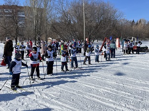 Дети вышли на лыжню